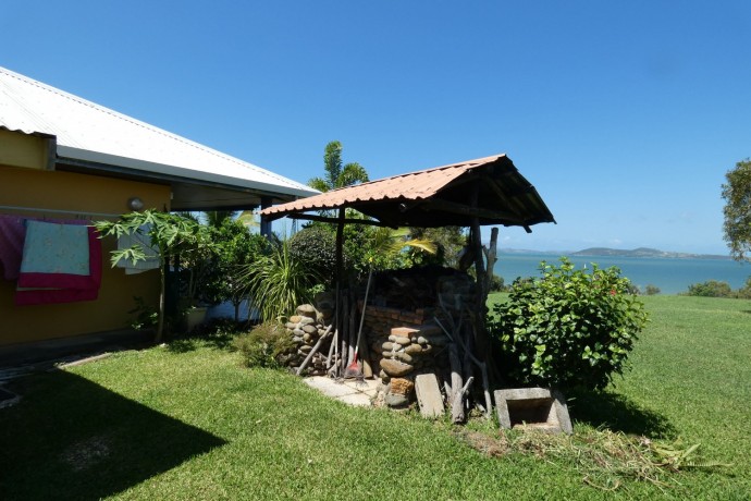 a-vendre-villa-type-f5-au-bord-de-mer-a-port-ouenghi-plage-avec-une-vue-paradisiaque-forte-baisse-de-prix-big-3