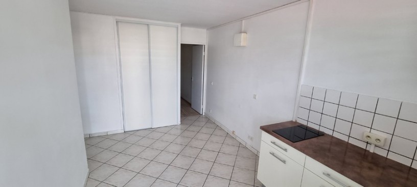 location-appartement-f2-a-ouemo-big-2